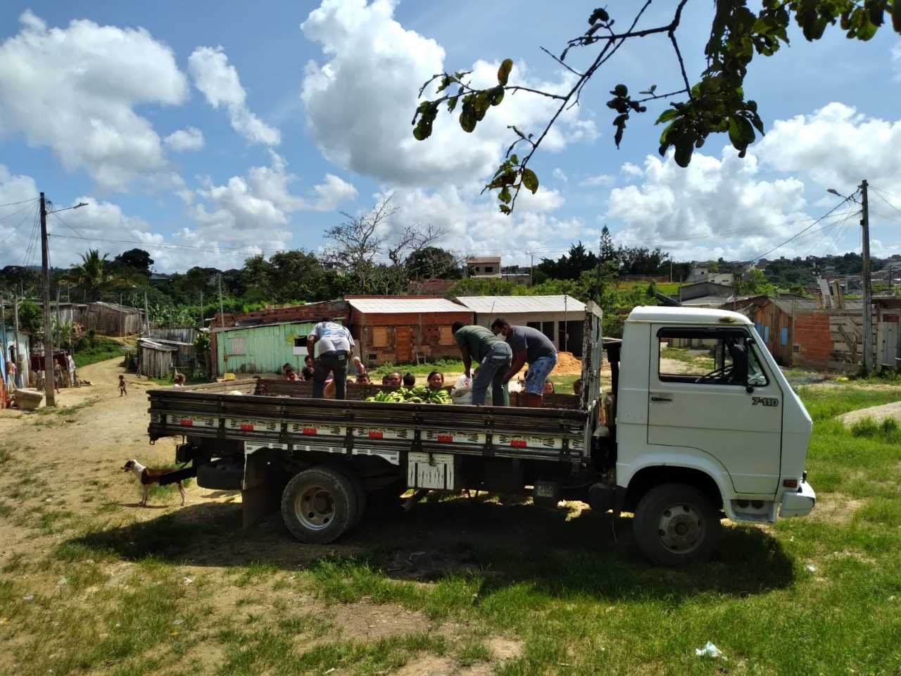 Camacã: Secretaria de Agricultura anuncia a chegada de água para 2 Assentamentos e faz entrega de alimentos para famílias